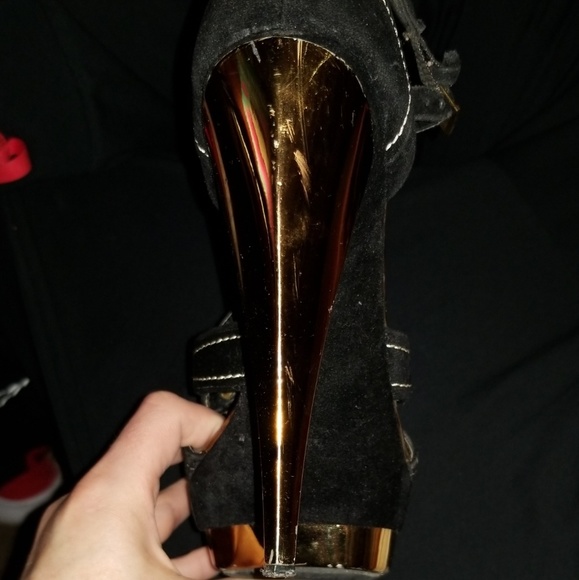 Size 7 stilettos - Picture 2 of 4